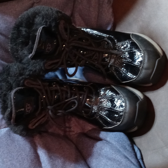 UGG ADIRONDACK BOOTS 6 - Picture 1 of 8